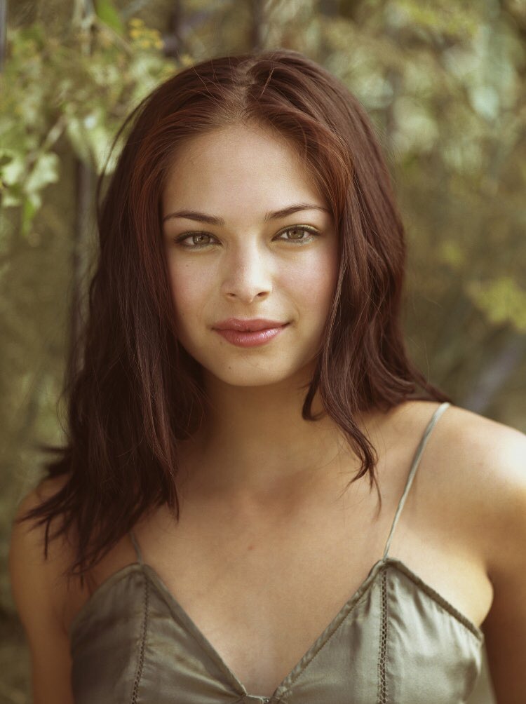Crazygirly9's tweet photo. Woman of the Week 😍❣️❣️❣️ #KristinKreuk #BurdenOfTruth #JoannaHanley https://t.co/8r1xc8oHnl