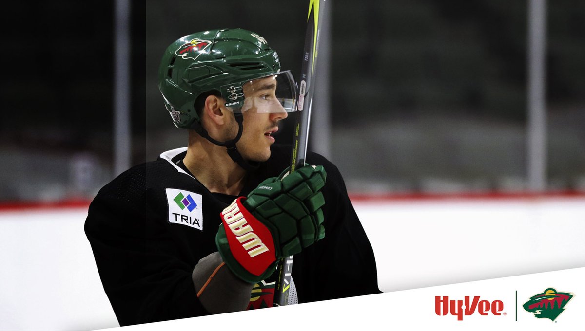 mnwild's tweet photo. Spurgeon is back! (And already trying to block the camera) #OurIce https://t.co/UQ6PDJPjxE