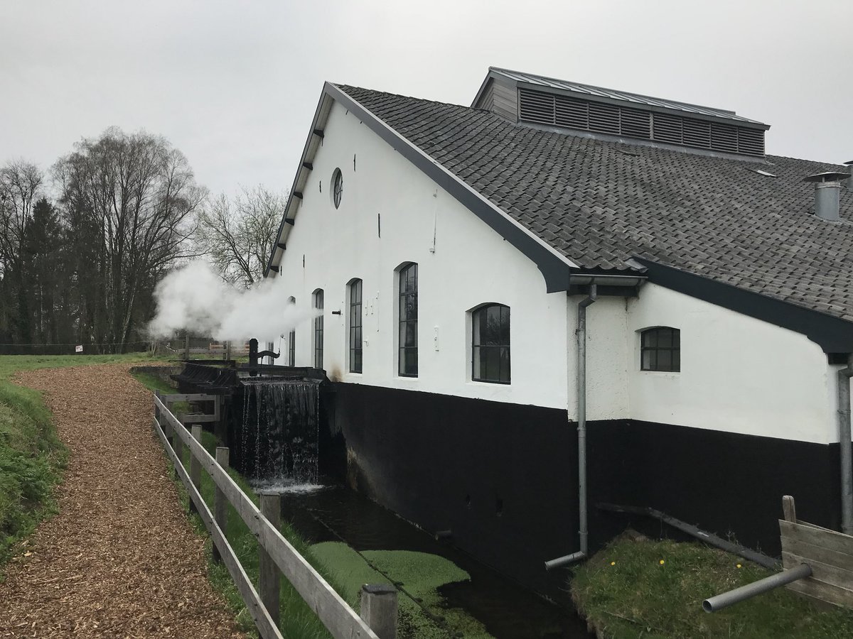 RidderRemon's tweet photo. Opening van het prachtige nieuwe bezoekerscentrum van Papierfabriek De Middelste Molen in @Loeneninfo door @bgm_johnberends van @gem_apeldoorn! #VeluweCulture @visitveluwe https://t.co/w6m2Wx0gum