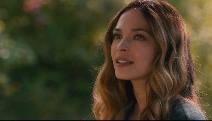Crazygirly9's tweet photo. 😍 #JoannaHanley #BurdenOfTruth #KristinKreuk https://t.co/7cQDqrT5JM
