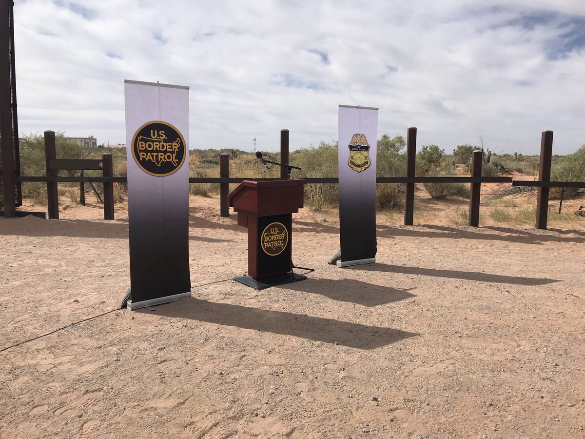kint_dalindag's tweet photo. A solo minutos de que inicie la conferencia de prensa sobre la extensión del muro fronterizo en Santa Teresa. @NotiYaElPaso https://t.co/x4FYZtd80w
