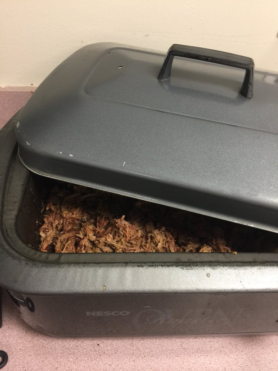 elaineTHD's tweet photo. @THDSheilaOcull is always taking care of us here at 3868. We never go hungry :) @HomeDepot3868 @DPelletier28 @mr_marker10 @toddthomasHD @JeniferMD79 @BFrickerTHD https://t.co/3qnNI1WBx7