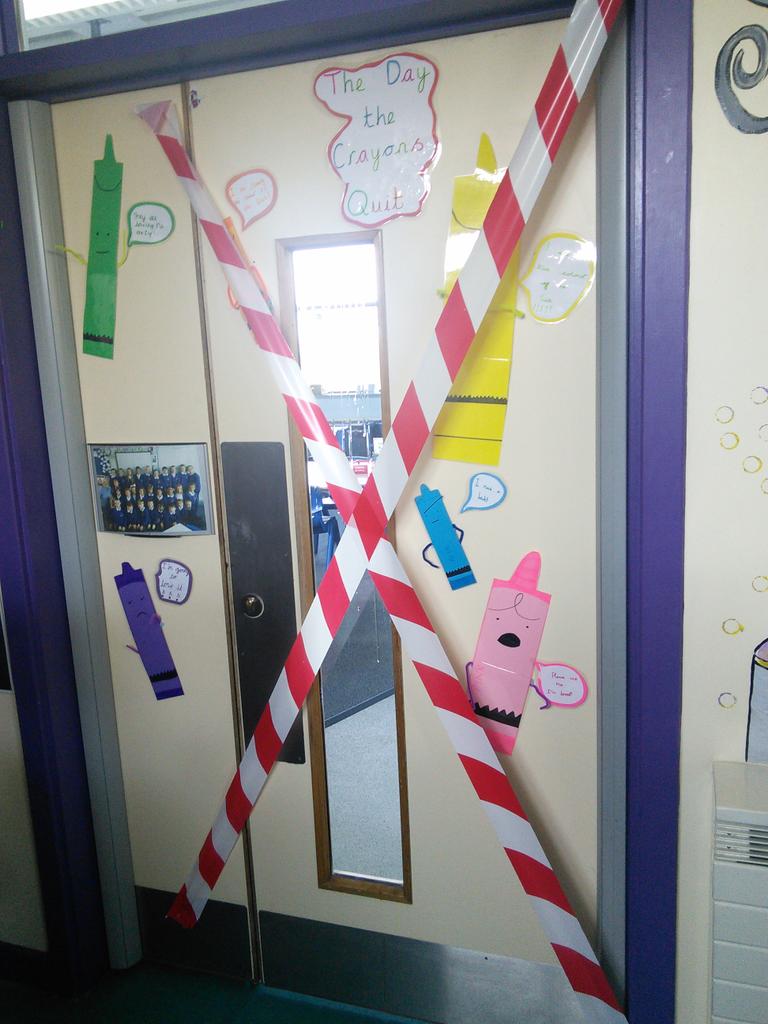 SpringwellYear4's tweet image. A mysterious scene was waiting for Year 4 today...🐸🔍 #Tuesday #davidwiesner