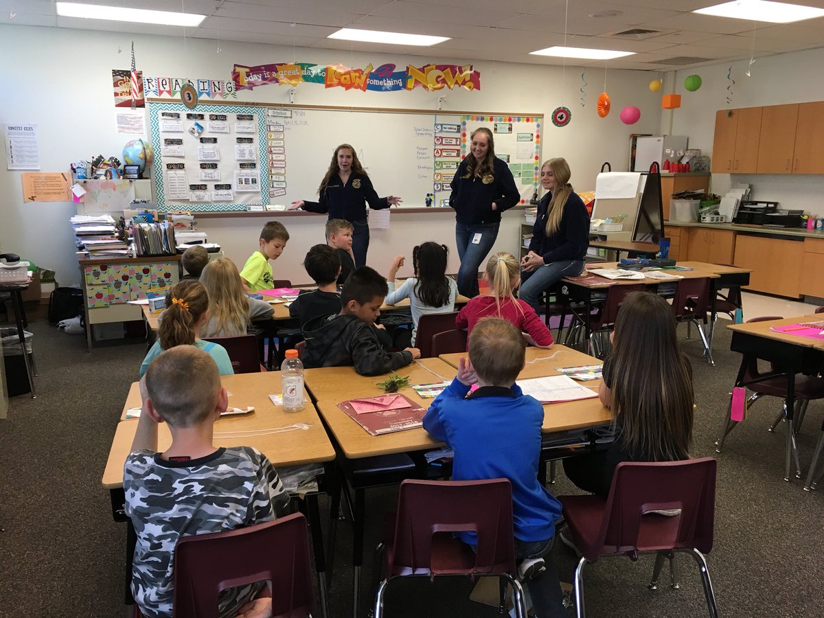 CCESCoyotes's tweet photo. Third grade students learn about the โFood for Americaโ a program presented by SHS FFA. #foodforamerica #FFA #SHS #CCESleaders https://t.co/UzsF0ppOwd