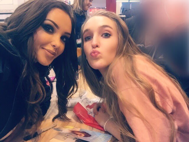 crevette_25's tweet photo. J.U.S.T.E  E.L.L.E 💫❤️Indescriptible comment je l’aime et pas assez de place pour tout mettre mais juste JE T’AIME @Nabilla 💯 https://t.co/znDzcvj15T