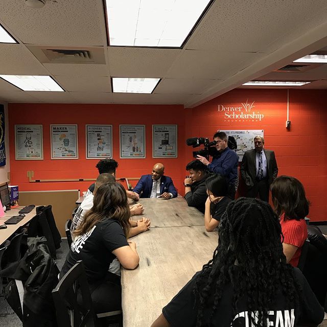 dmlkjec's tweet photo. #DMLKJEC Seniors talking with @mayorhancock about the amazing things Denver Scholarship Foundation is helping them with. https://t.co/OWoSrpvRpV https://t.co/hcc4AnMEje