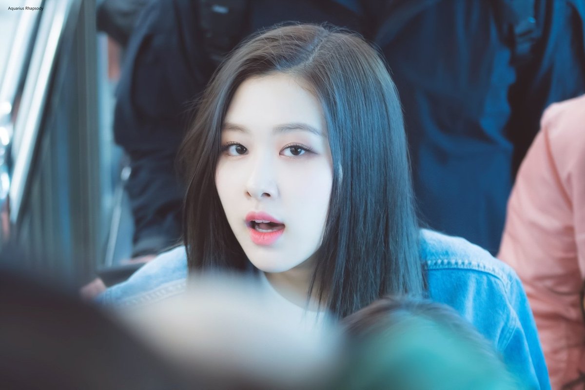 rosegaIIery's tweet photo. 180327, 180325 
cr: aquarius rhasody ✧˖°•
#블랙핑크 #로제 https://t.co/2MN8UyDzgr