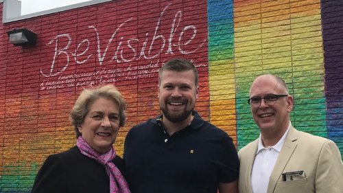 EllenCohen1's tweet photo. #BeVisibleHTX: Houston Gets a New Rainbow Pride Wall https://t.co/Rvd0CvWPqJ https://t.co/rGUKRwajDA