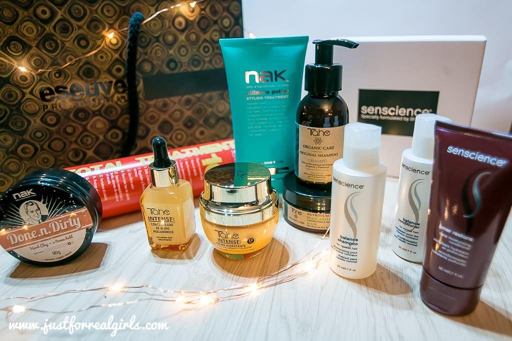 JFRGirls's tweet photo. In love de mi #beautypack de @vprofesional con productos de #tahe, #eseuve, #nakhair y #senscience 😍😍 ¿Quieres ver de que setrata cada uno? Corre al post de hoy 👉 https://t.co/BO2ZAMF4MX 👈 #beauty #hair #cosmetica #belleza #sevilla #cuidadodelcabello #sevillahoy https://t.co/uw18rL4kpc