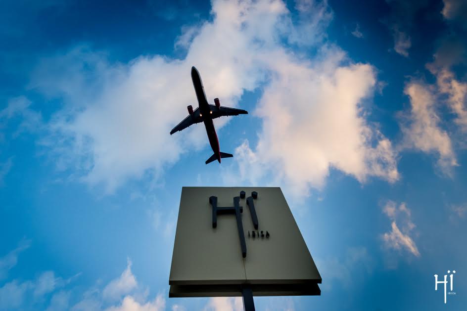 That feeling when the plane flies over in #ibiza #hiibiza #ClubWithUs #Ibiza2018 <a href="/hiibizaofficial/">Hï Ibiza</a>