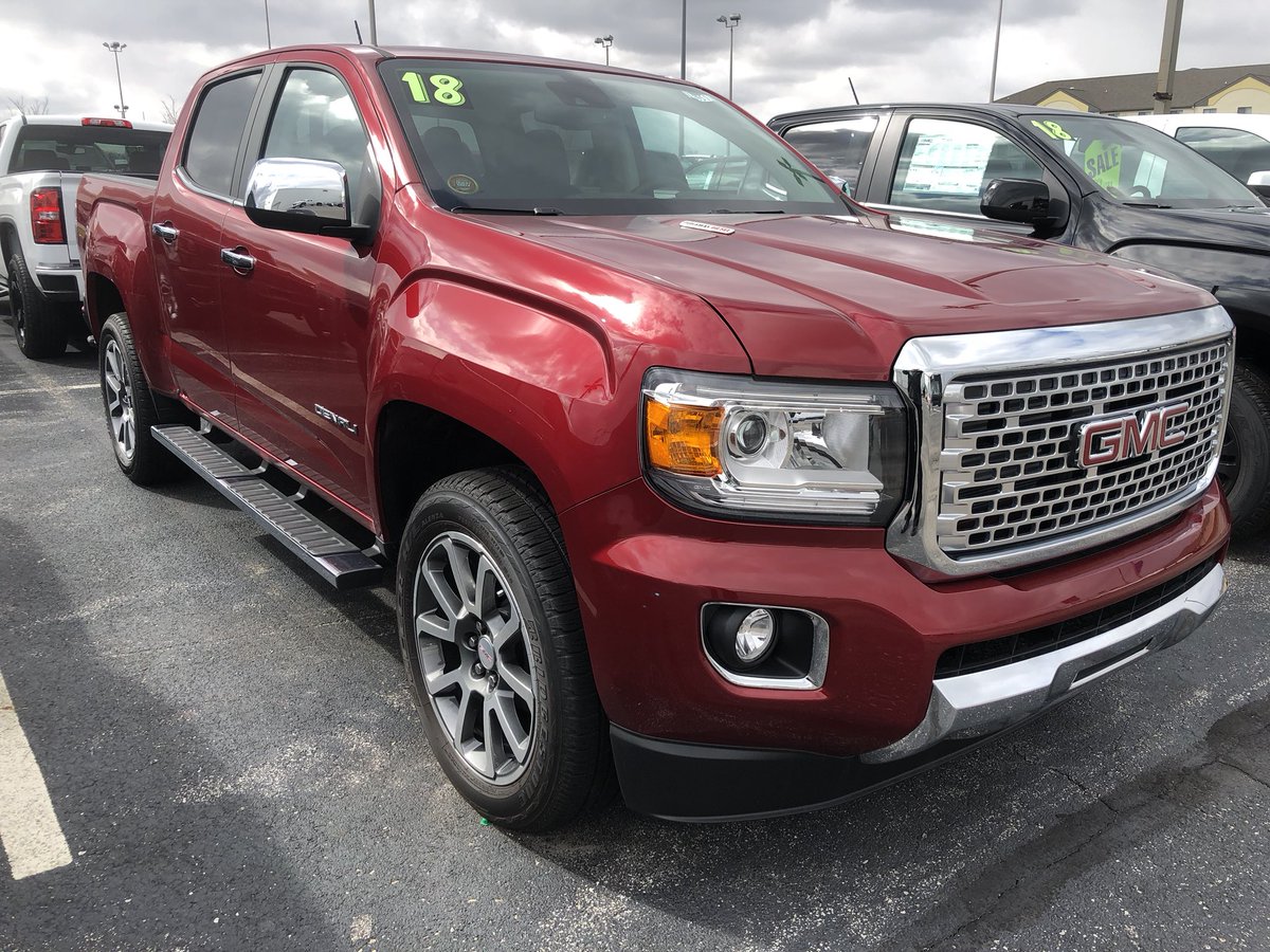 stoopsauto's tweet image. Which do you prefer? The color matching All Terrain, or the chrome Denali Package... #GMC #Canyon #CrewCabTruck