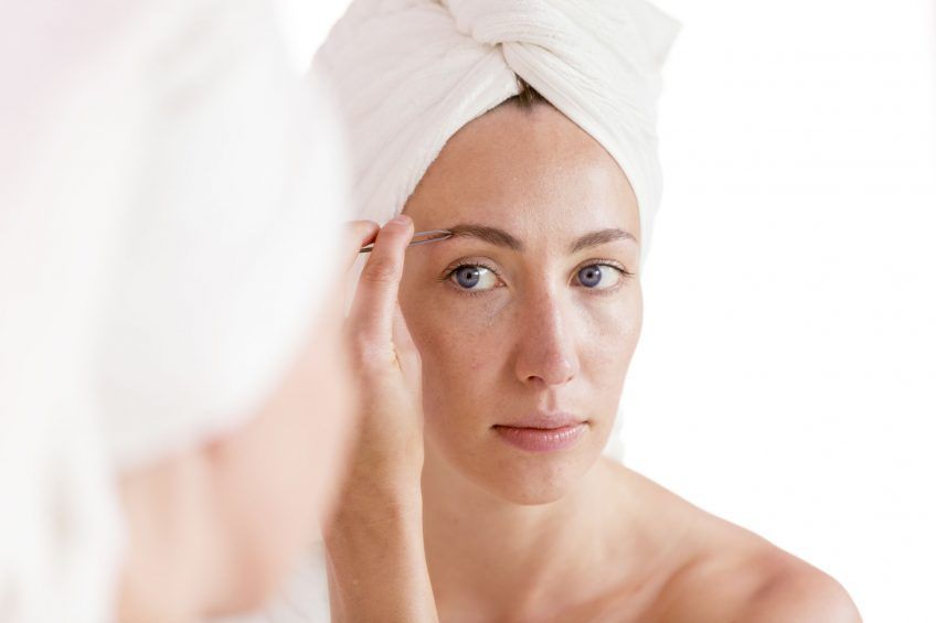 JAcosmeticsHQ's tweet image. Well-groomed eyebrows can elevate your look all on their own. Here is Jerome’s simple step-by-step tutorial to tweeze your eyebrows the right way.” buff.ly/2DS97KX #eyebrowtutorial #makeup #MakeupAddict #makeupbyme #MakeupTutorials