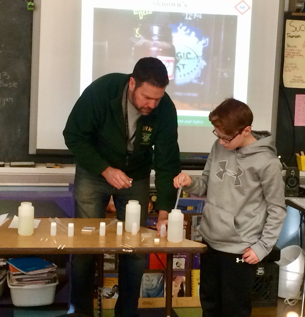 mdcarpenter's tweet photo. Jeff Rogers from #UVM Chemical Safety visited #bfairfax 6th grade for a terrific chemical properties and safety demo. Fantastic!#msps1 https://t.co/k8u8RsvIjT