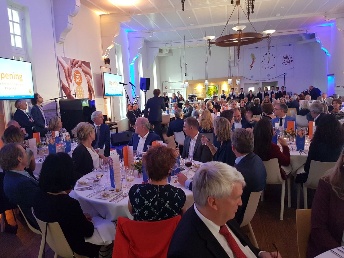 RotaryDB's tweet image. We zijn begonnen.. Benefietdiner Samen tegen ALS. 
Biedt u mee op veilingkavels? rotary.nl/shertogenbosch…