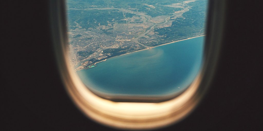 AmericanFunUS's tweet photo. #IGetTheFeelsWhen I spot my next destination from the plane ๐โ๏ธ
#pursueadventure #adventure #coast #view #SummerIsComing #fun #americanfun https://t.co/kFUhj6Uiwf