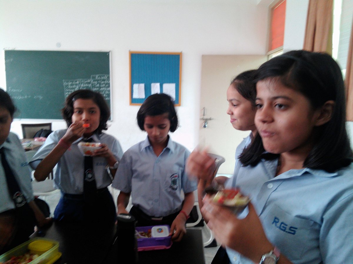 Nalini8vikram's tweet photo. #Expeditional learning, #enjoyment +learning
#Plants resources,sprouts 
#SDG5 (gender equality)and SDG 4(food for everyone)
#lifeskills development
@supritichauhan 
@rgsnoida @nehasingh_shash 
@koyelishahid 
@swetaraghav 
@SeemaSachdev3 
@parulskhanduri https://t.co/lbz2Qk4jhH