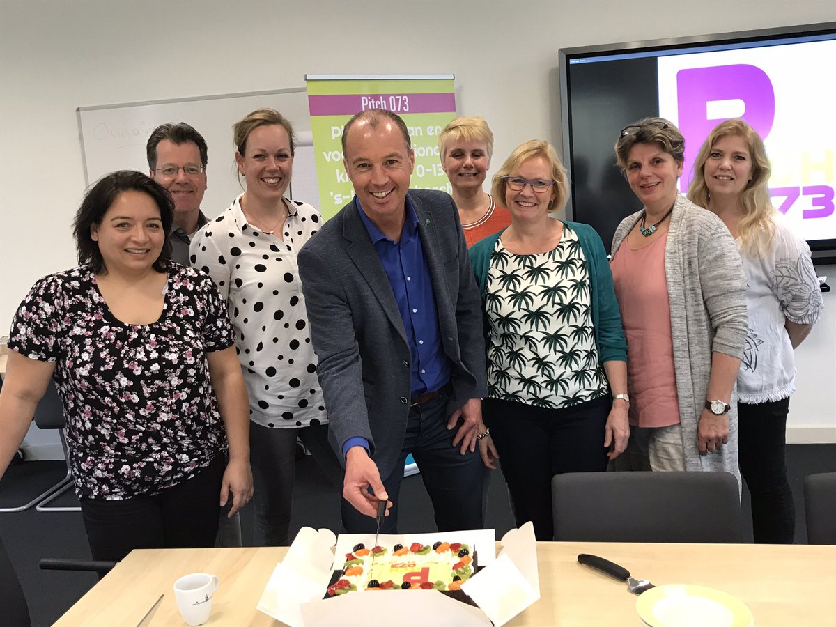 Feestelijke kickoff van netwerken #Pitch073! #jongekind #andersorganiseren #onderzoekendenontwerpendleren Bossche #rekennetwerk <a href="/atoscholenkring/">ATO-Scholenkring</a> <a href="/signumonderwijs/">Signum Onderwijs</a> <a href="/leijestroom/">Leijestroom</a> #samenleren #samenonderzoeken  #sameninnoveren