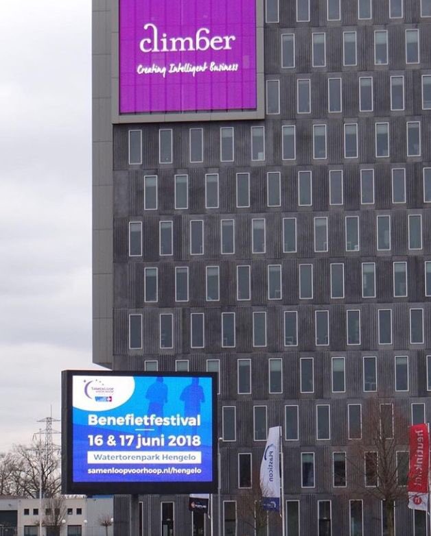 SLvHHengelo2018's tweet photo. Ondertussen wordt er steeds meer reclame gemaakt door KWF Hengelo om de SamenLoop voor Hoop aan te kondigen. Heb jij de aankondiging langs de A1 al gezien. Laat het ons weten. #SLvH #hengelo #kwfkankerbestrijding https://t.co/nHUZR1us3L