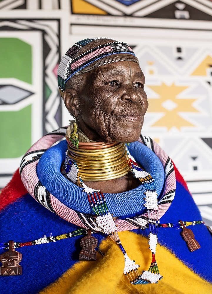 Thanks to #UJ for valorizing indigenous knowledge by honouring #EstherMahlangu with an honorary doctorate. No one deserves the honor more than the 81yr-old, masterful painter of iSindebele art.