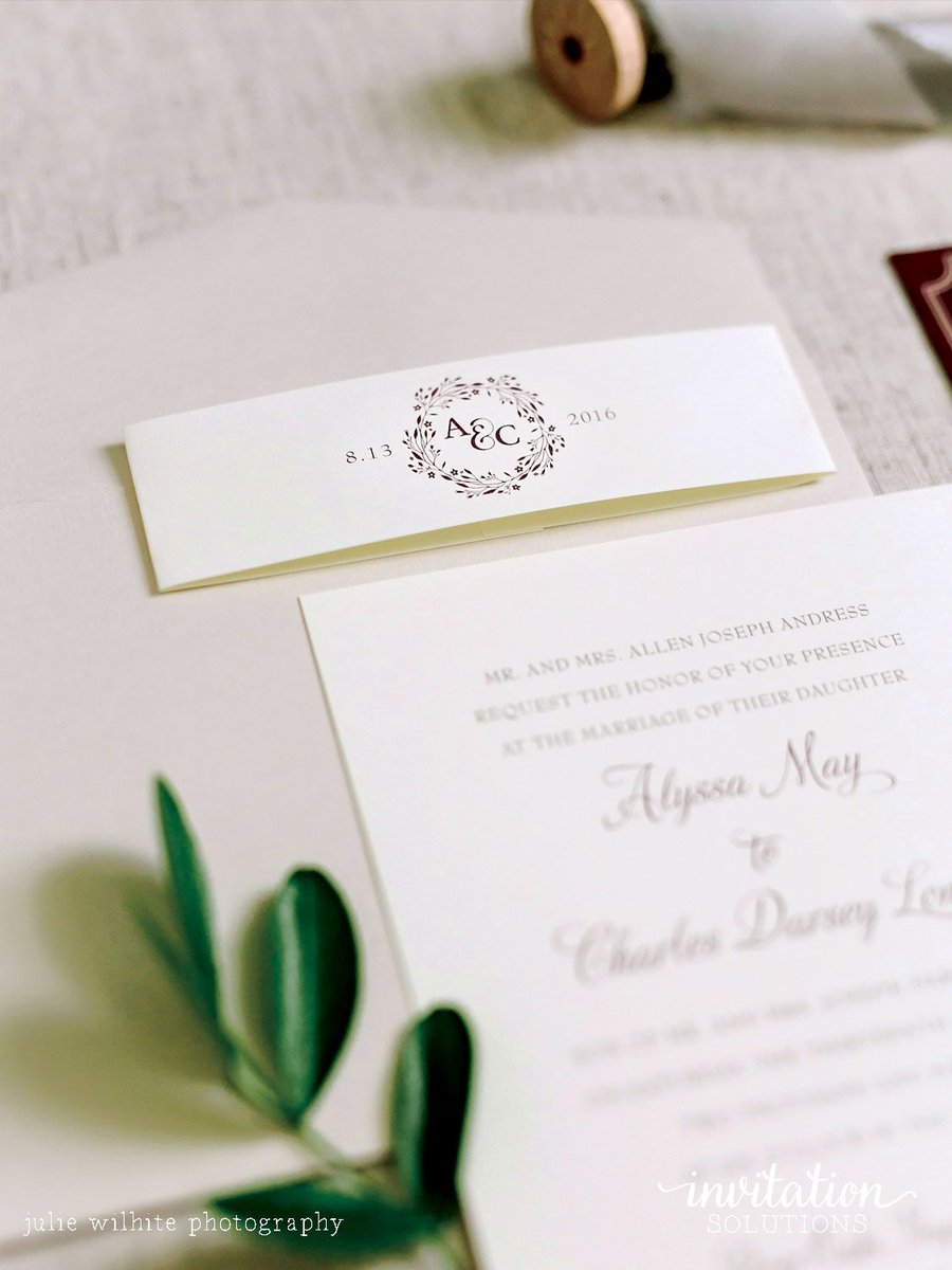 Happy #monogramMonday Today we are featuring Alyssa and Charles' GORGEOUS monogram printed beautifully on this band. That floral wreath is EVERYTHING 😍
#invitation #weddinginvitations #wedding #bride #monogram #eventbranding #branding #event #houston #texas #monogram