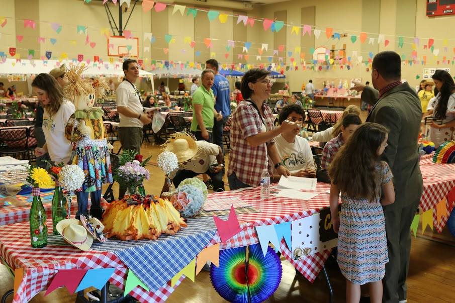 Nós estamos prepando para a Festa Junina! Reunião dia 11 de Abril ás 18:30 hrs na biblioteca da Webster Groves. Estaremos coletando doações para prêmios e leilão.