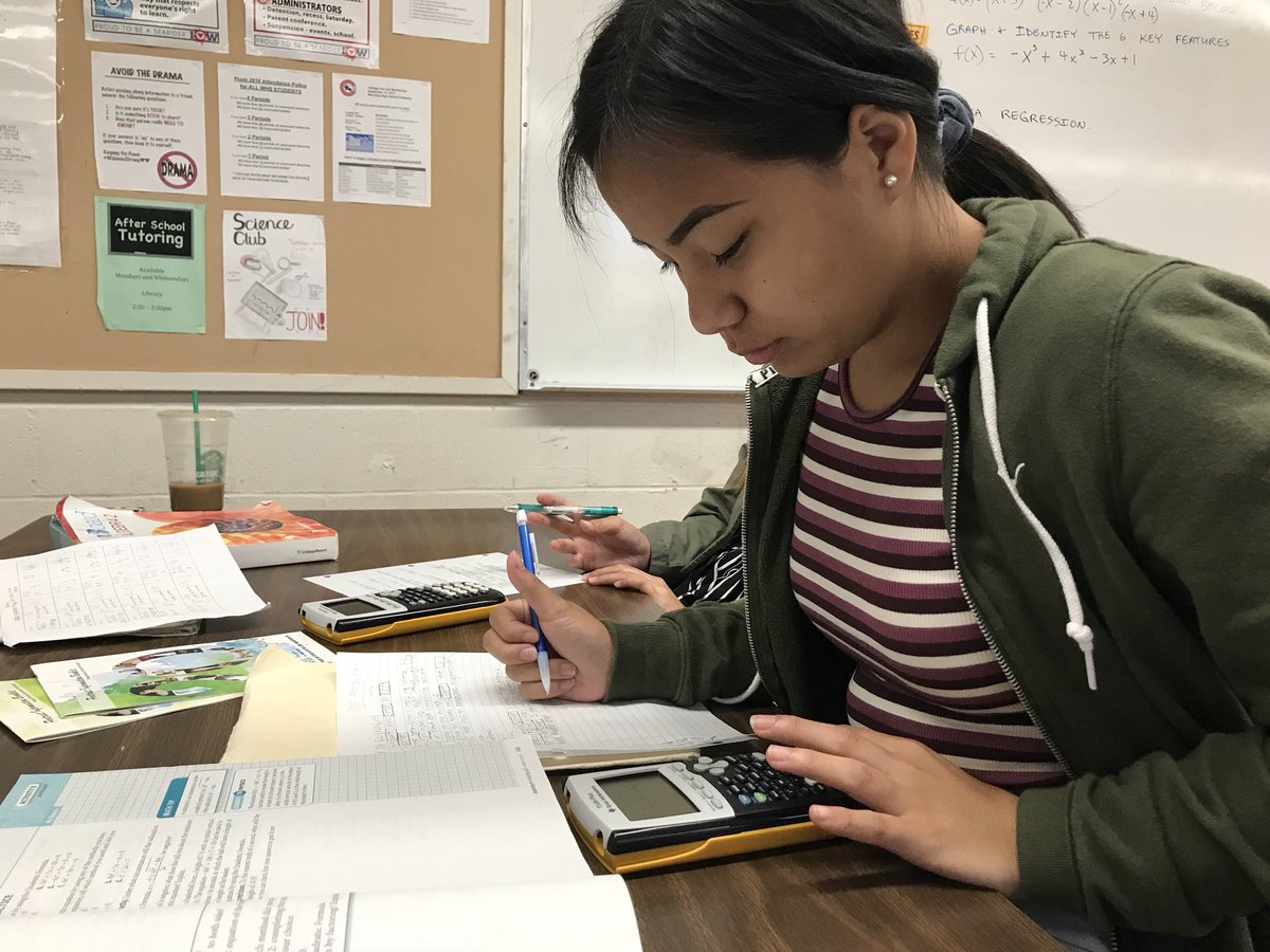 808Bray's tweet photo. Let’s PLOT the course!
Student Summer U. usesnher graphing calculator to plot the points of a practice problem, “you have to press stat first!” Said Mr. Murakawa #snwhs https://t.co/wXFZDWRzTr