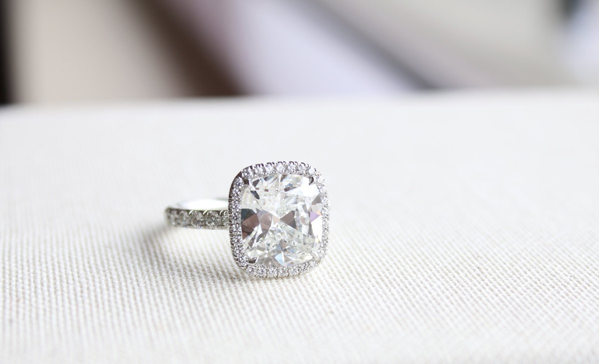 RFMoeller's tweet photo. This 4.16 carat cushion cut @forevermark Exceptional Diamond is simply remarkable.

As seen in @ArtfulLivingMag. https://t.co/nOTv7gyjoq