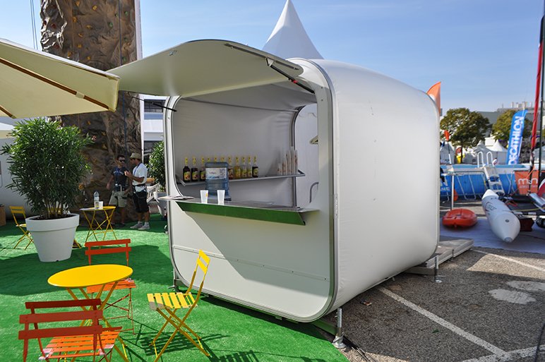 eventarchus's tweet image. Popping up in a matter of minutes, the Yum Yum structure is a great and quick way to serve your customers! It can even be branded to enhance your event or brand! 🌟

#Airclad #YumYumStructure #PortableStructure #OutdoorStructure #Events