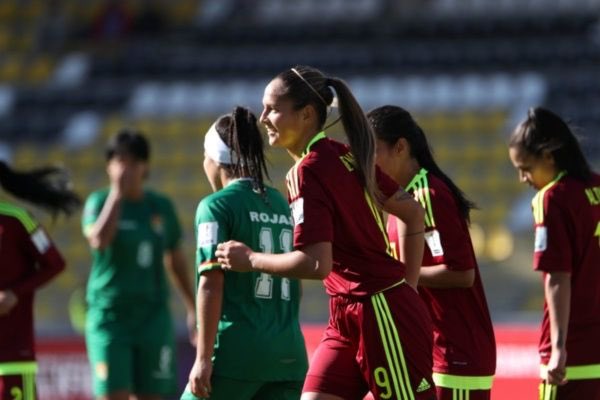pinfantea's tweet photo. ¡BRAVOOO GUERRERAS! 👏🏼👏🏼 Nuestra Vinotinto 🇻🇪 venció 8-0 a Bolivia 🇧🇴 en la #CopaAmericaFemenina ⚽️ sumando 3 ptos más. ¡Que GRANDES muchachas! ❤️

Su próximo encuentro será el miércoles 11 de abril ante Brasil. @NicolasMaduro https://t.co/ElGPEhFew7