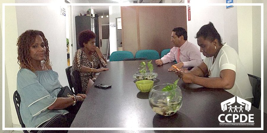 CcpdEsmeraldas's tweet photo. #Hoy recibimos a Malena Bedón, secretaria técnica del CN para la Igualdad de Pueblos y Nacionalidades, junto a Tania George, Delegada de Pueblos y Nacionales en #Esmeraldas. Se abordó temas como el proceso de institucionalización de CCPDs y su fortalecimiento desde lo nacional. https://t.co/B9QQ1ZzuFe
