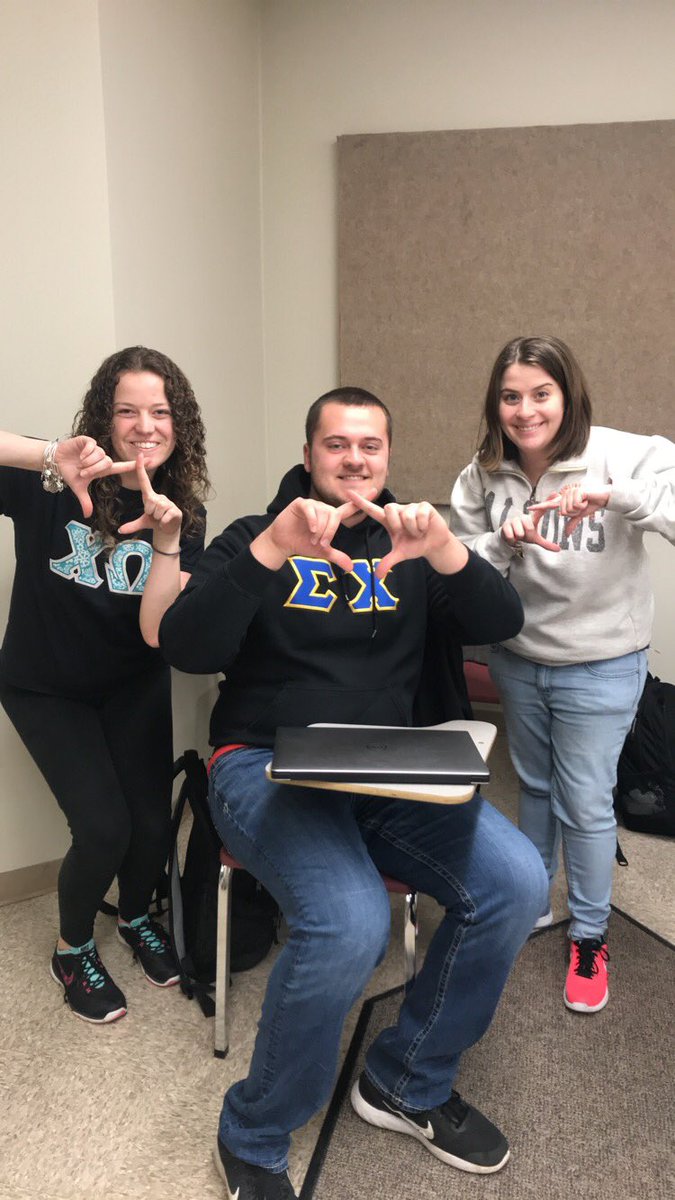 missygreen17's tweet photo. Happy Snap a Sig Monday featuring our pal Cole #SnapASig @DerbyDaysBGSU @ChiOmegaBGSU https://t.co/eU3kRaNmJl