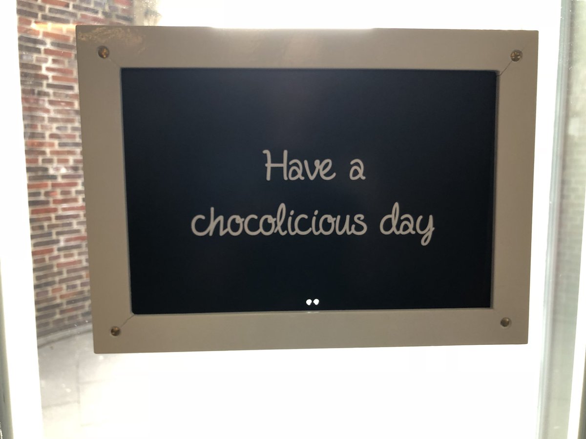 alwaysbeyou____'s tweet image. Lazy morning, breakfast served in bed, girly time, lots of chocolate, reading in the sun, long walks, dinner with friends and, most importantly, lots of laughter... #perfectmonday #blessed #holidayfun #birthdayfortnight 🏖☀️😎🍫❤️