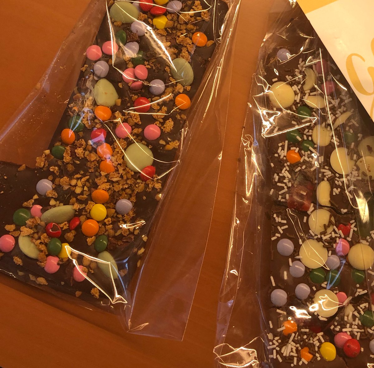 alwaysbeyou____'s tweet image. Lazy morning, breakfast served in bed, girly time, lots of chocolate, reading in the sun, long walks, dinner with friends and, most importantly, lots of laughter... #perfectmonday #blessed #holidayfun #birthdayfortnight 🏖☀️😎🍫❤️