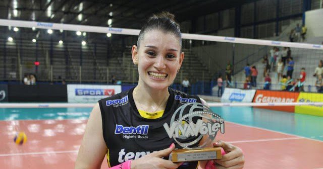 MundoVoleiBr's tweet photo. Claudinha rejeita Bauru e pode jogar em Osasco na próxima temporada https://t.co/yQJrwgzjYL https://t.co/eY8HCsvshf