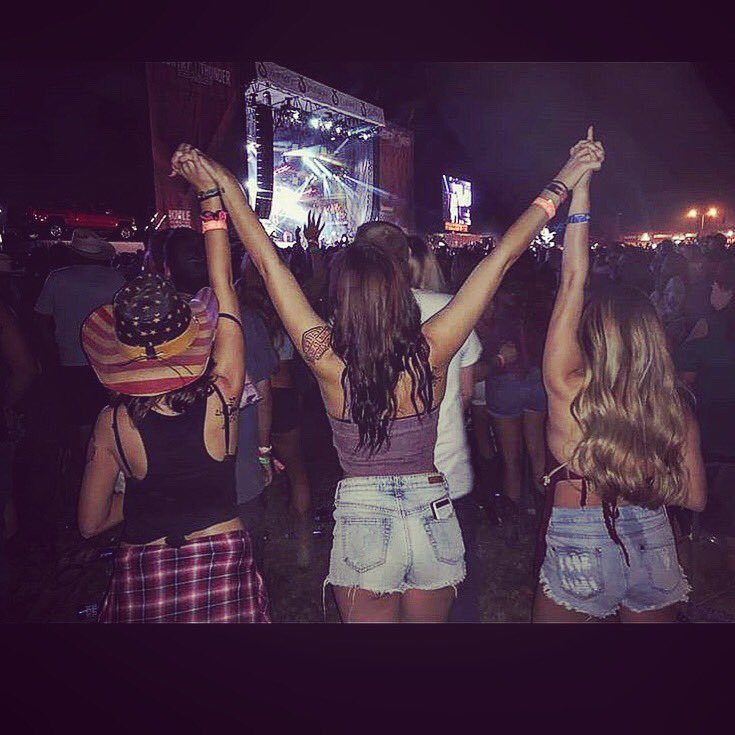 alibecker13's tweet photo. Drunk on you and high on summer time 🍻 #countrythunder #LukeBryan https://t.co/J2CfXZwNJ0
