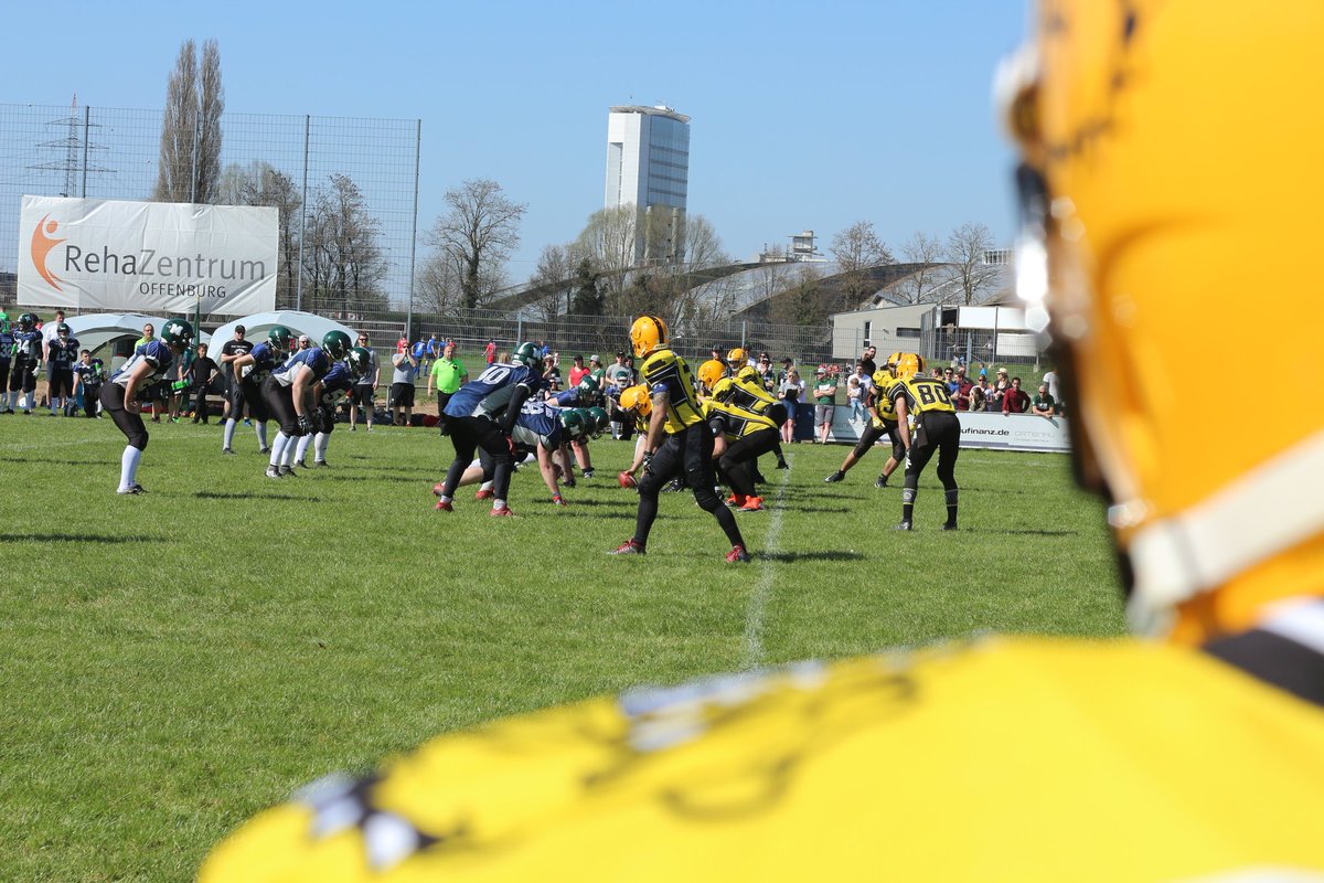 LbBulldogs's tweet photo. Spielbericht zum 33:7 Auswärtssieg in Offenburg. #BlackAndYellow #YearOfTheDog #baROCK 
https://t.co/kd3BcFpb4O https://t.co/vU3SQRvmmr