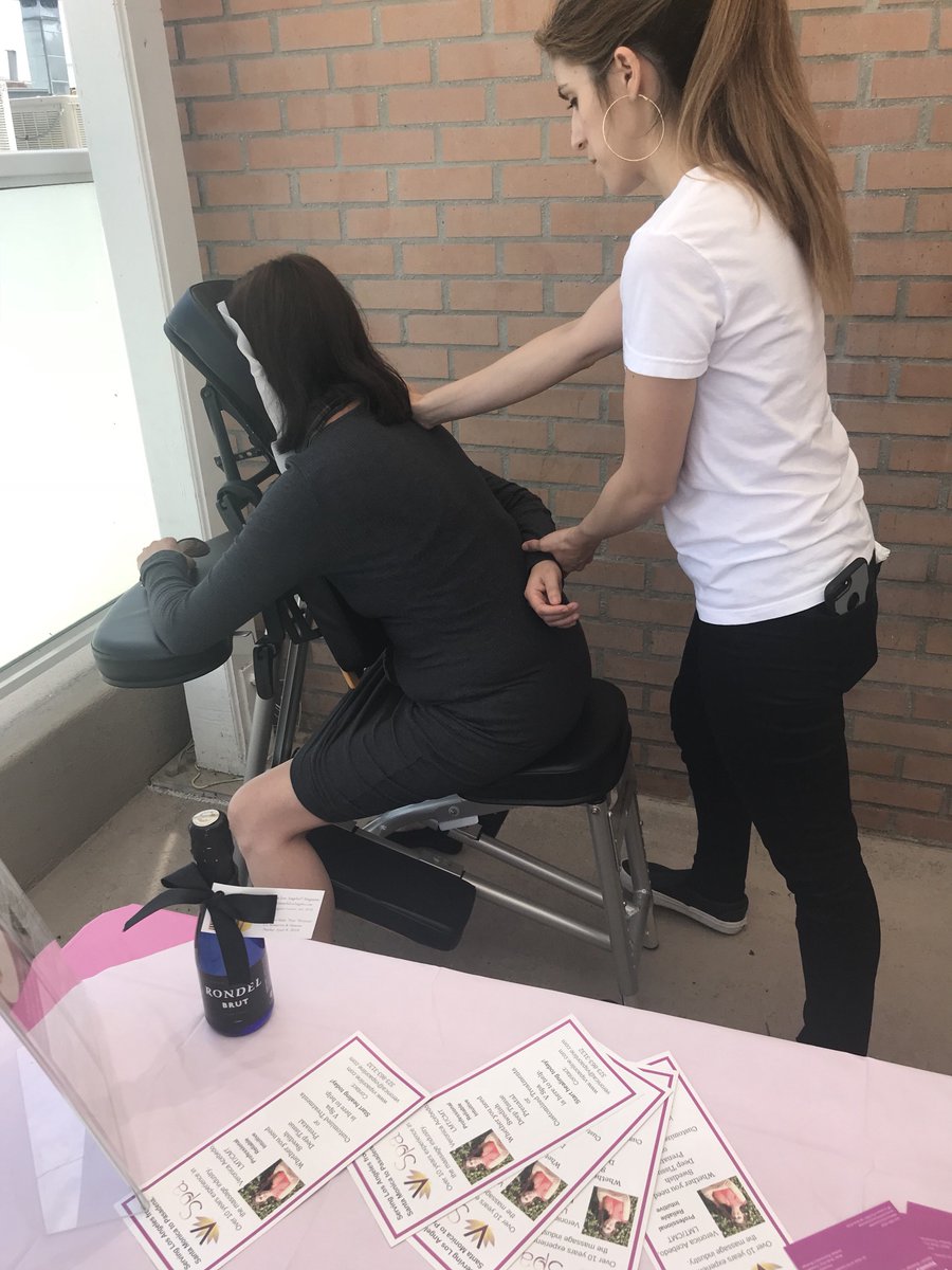 VSpaLosAngeles's tweet photo. We had so much fun giving out mini-massages 💆‍♀️at Mamacitas &amp; Mimosas yesterday! 🎉❤️  #vspalosangeles #lamamacitas https://t.co/am6pofOps9