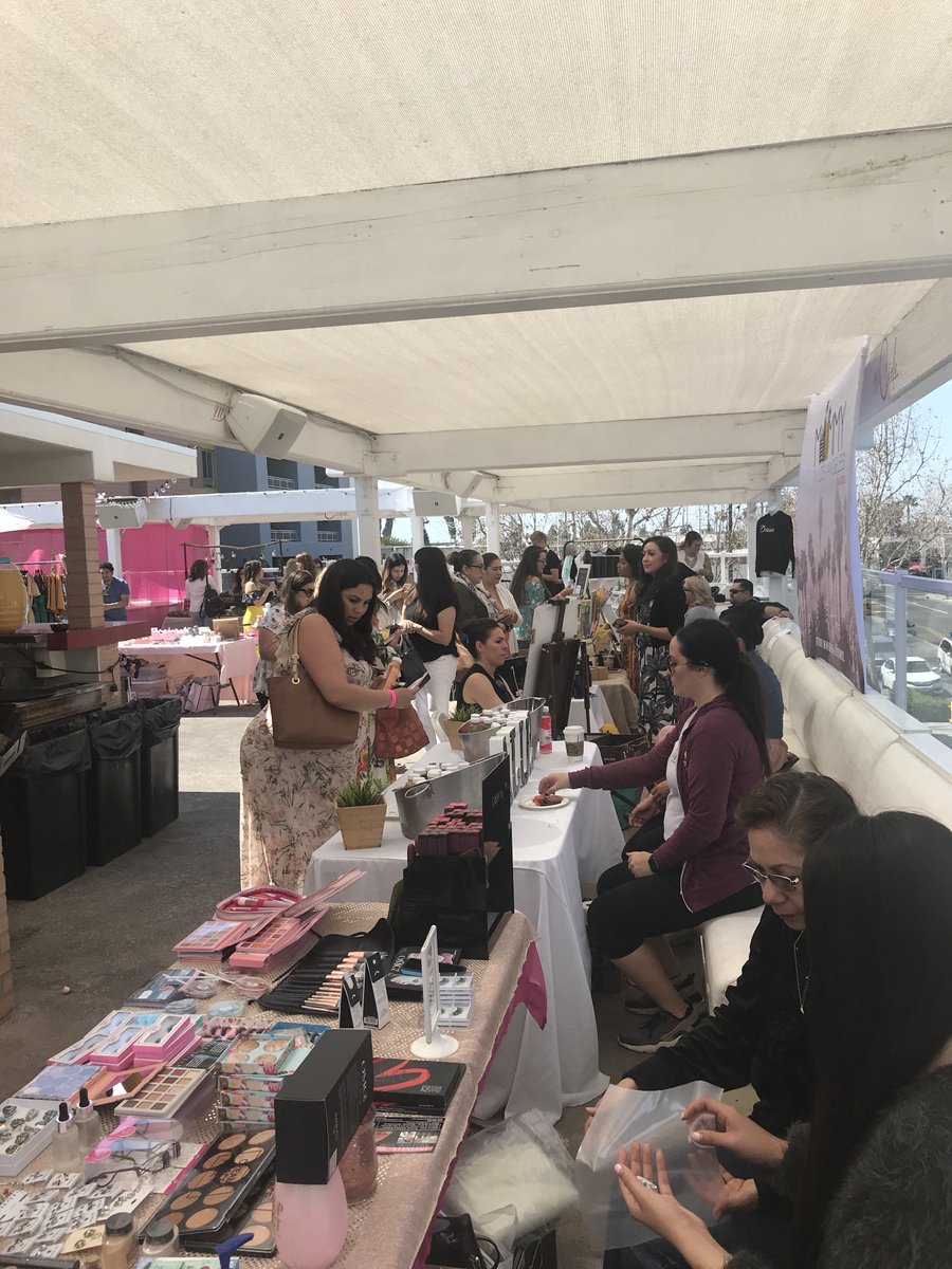 VSpaLosAngeles's tweet photo. We had so much fun giving out mini-massages 💆‍♀️at Mamacitas &amp; Mimosas yesterday! 🎉❤️  #vspalosangeles #lamamacitas https://t.co/am6pofOps9
