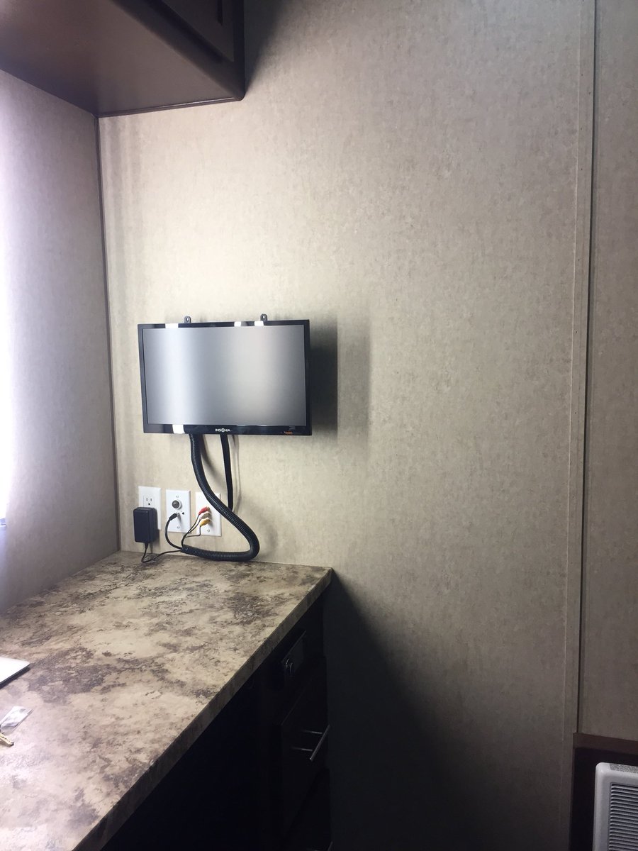 Angela Kinsey🍩 tweet media