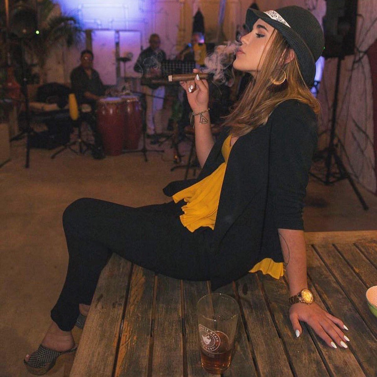 cigarstud's tweet photo. Who else needs a Monday detox? 💆🏽‍♂️ #MondayMotivation https://t.co/SiAFdX4ky1