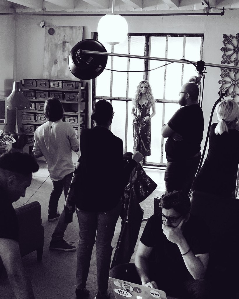 SergioMagallon's tweet photo. #NoEsNormal ver a @paurubio hacer esto y es porque vienen sorpresas #surprise #PauRubioIsBack #PauRubioNewMusic2018 #PauRubioFtNachoDesire loco por tus sentimientos 🎶🎵🎬🎥 #paulinarubio https://t.co/LEkwGXtNL8