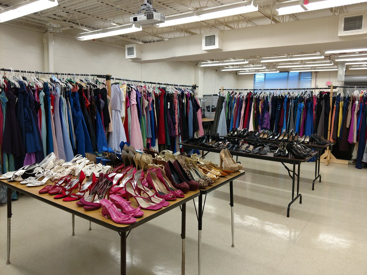 EHS_FHockey's tweet photo. Thursday, April 12th from 3-6pm at Edison HS in room H137 free prom dresses.  This is not based on financial need, anyone can attend and get a dress, shoes, purses, jewelry or makeup.  35 girls attended last week and are set for prom, all for free! https://t.co/yOBoTmzSOo
