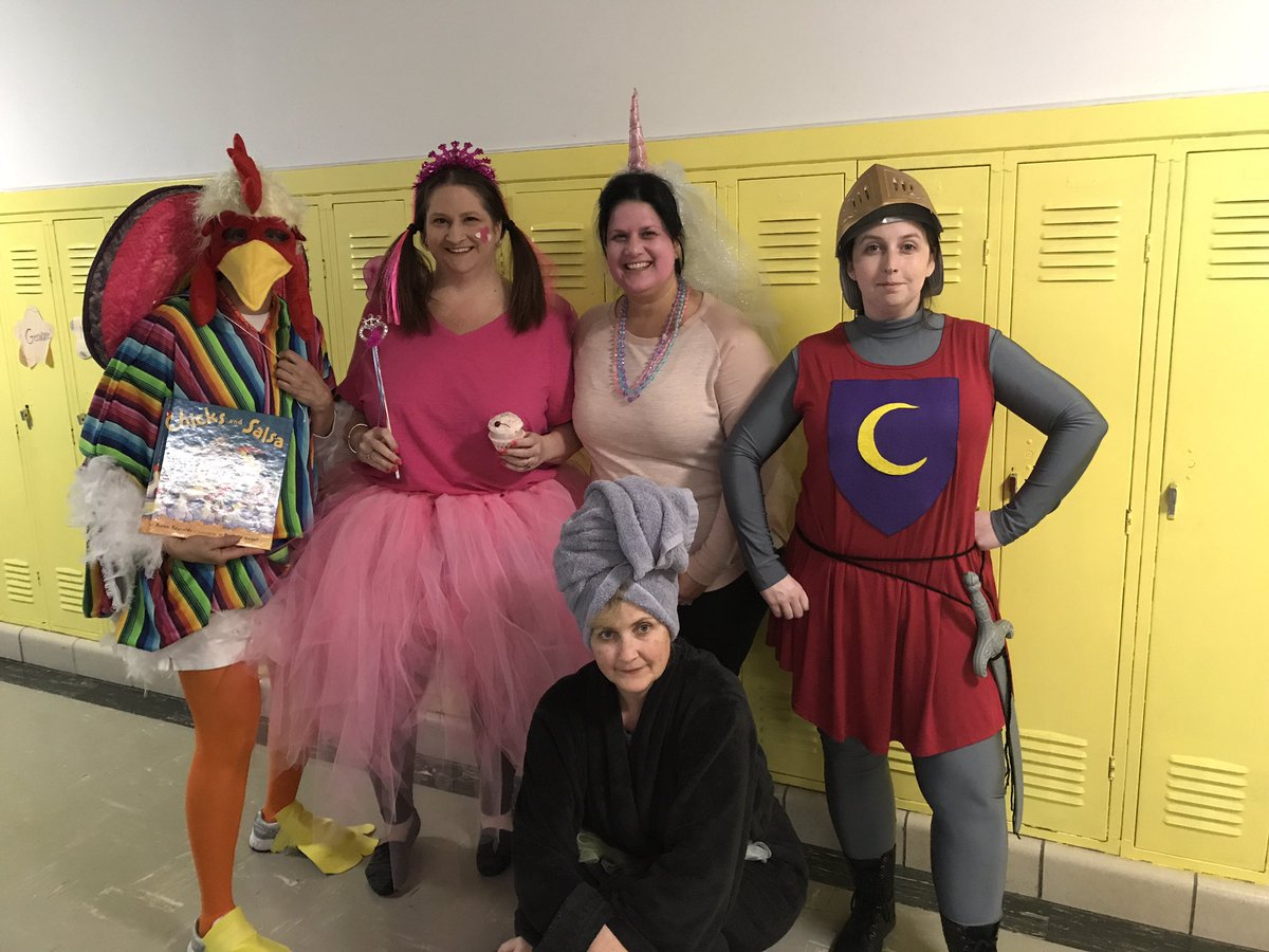swalkerREADS's tweet photo. Family Reading Night! #mpslearns #MEMories #teachershavingfun https://t.co/xLF1dENmMY