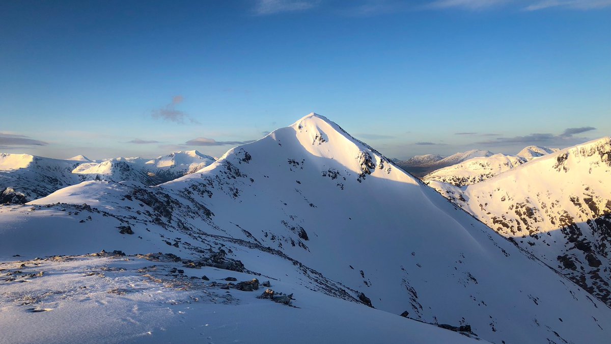 steamingboots's tweet photo. Glencoe peak on a perfect morning #stobdubh #nextvlog https://t.co/IsQoI1Qyg0
