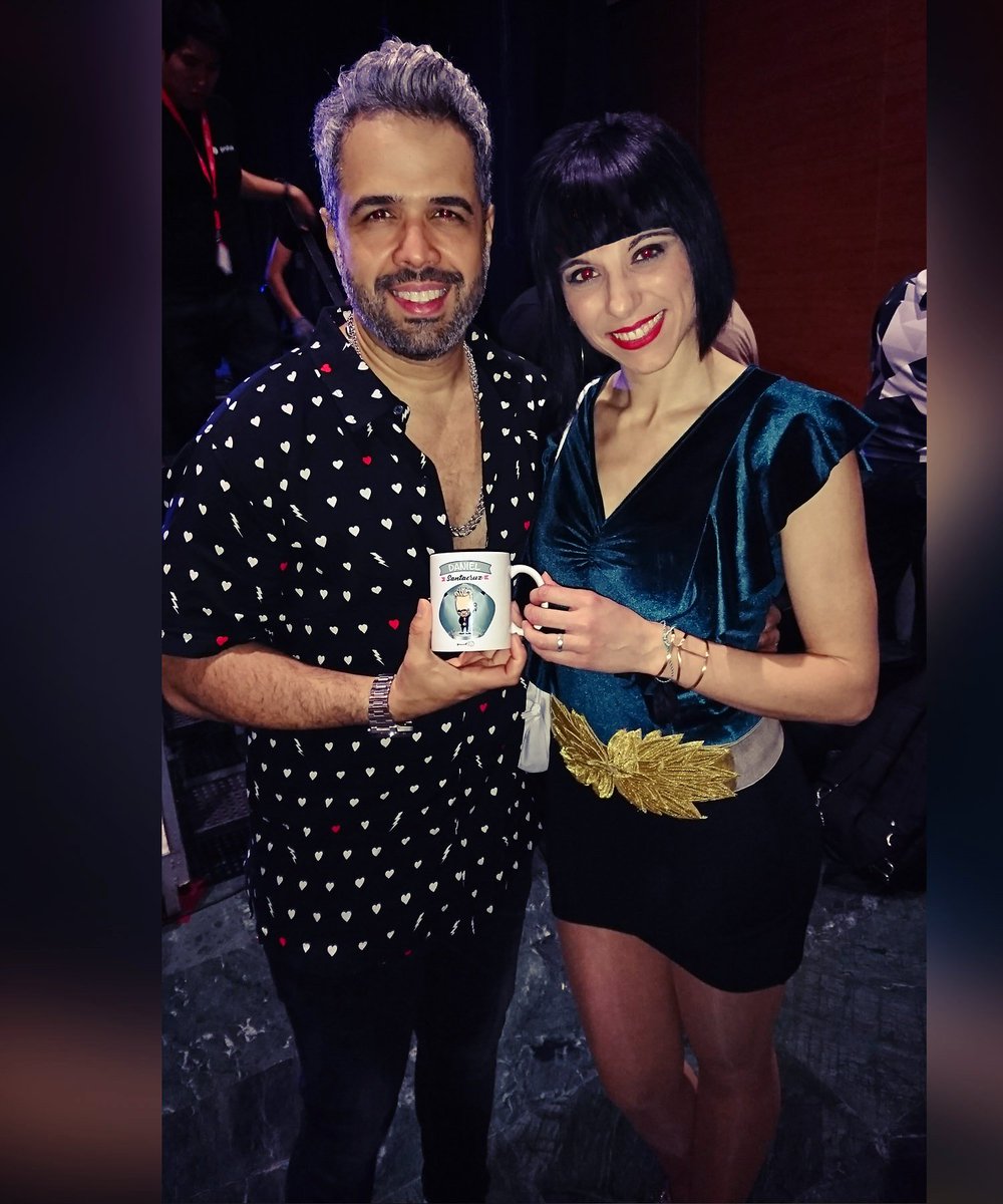 quemun2's tweet photo. Aquí va el broche de oro para financiar nuestro paso por el DyD BE Unlike 👑 🌹 Muchísimas gracias 🎙️ @danielsantacruz🎙️por recibirnos, por tu amabilidad, tu grandisimo cariño y por supuesto por tu sentido del humor 😃
https://t.co/wLTSpeGOVm
#qmun2 #diseñopersonalizado https://t.co/vBdCcZZaXh