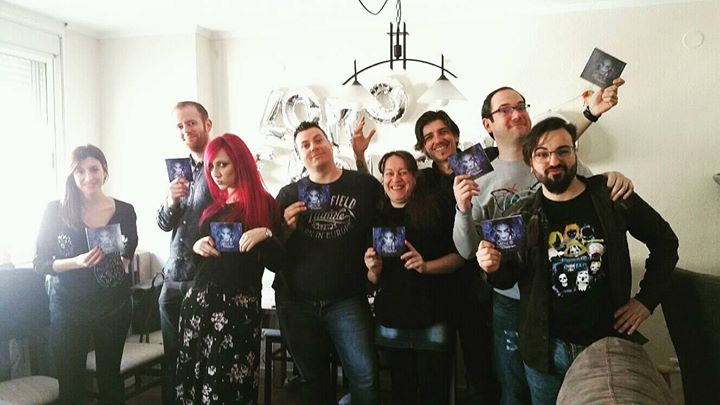 VampireProds's tweet photo. MAÑANA ES EL DÍA! "UNDER THE WAVES" de @LAS_band a punto de ver la luz, ayer el equipo andaba de celabración ... https://t.co/Btokf4c2pK
#lightamongshadows #underthewaves #vampireproductions #newalbum #symphonicmetal https://t.co/QPBKCt340p
