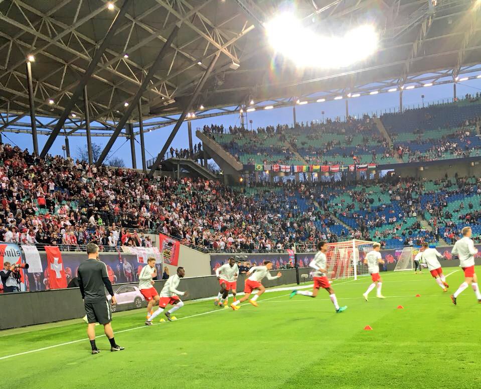 RBLeipzig's tweet photo. Die Erwärmung läuft! Keine halbe Stunde mehr, dann rollt hier der ⚽️. 

#RBLB04 #Bundesliga https://t.co/lnY0Pqtyk6