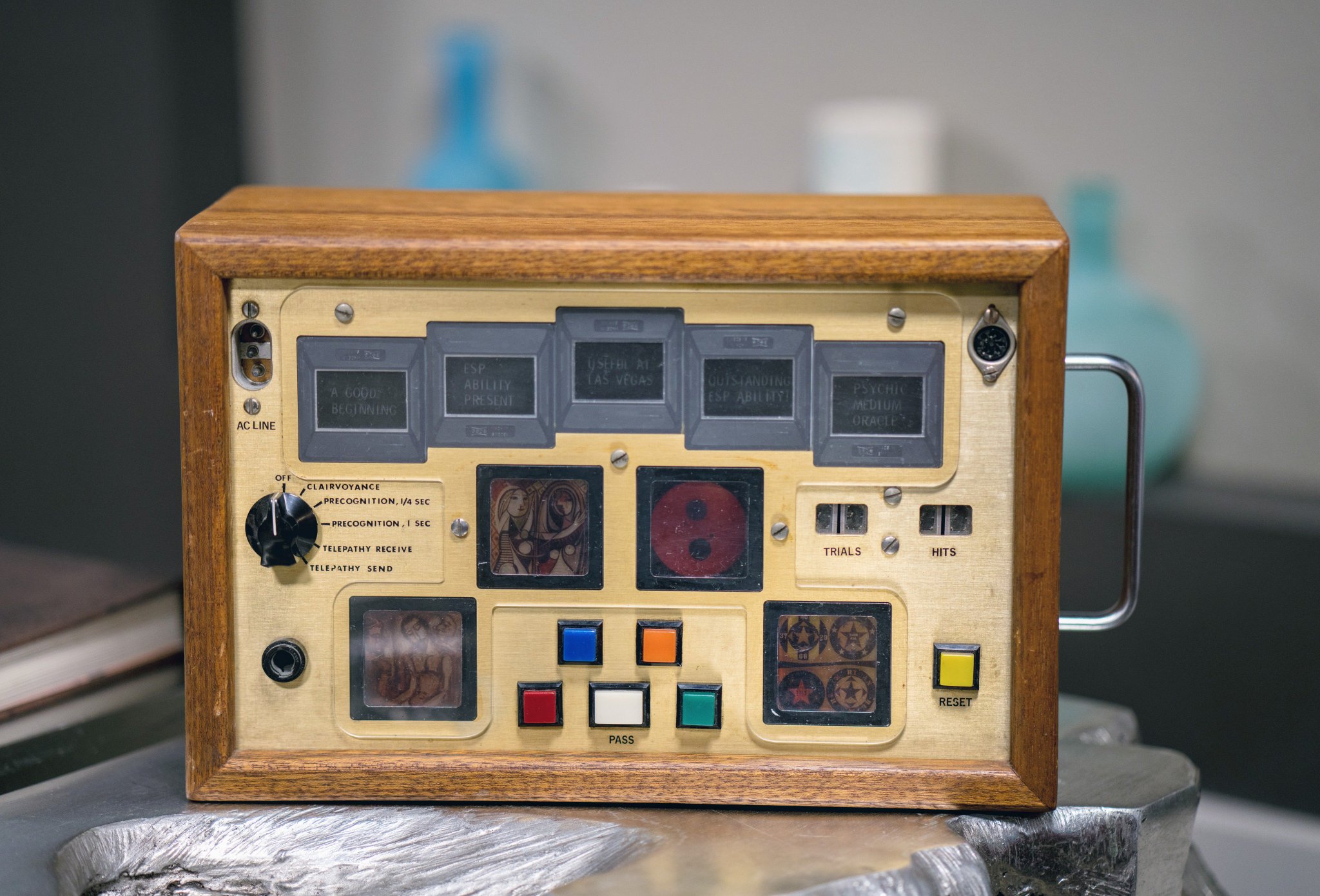 This is the last thing I purchased from WeirdStuff Warehouse before it closed. It's labeled "SRI Menlo Park Calif." Anyone know anything about it? I assume it's either an over-the-top prop — the wiring inside is bonkers! — or equipment actually used during the Stargate Project. https://t.co/IVgolIAWM3