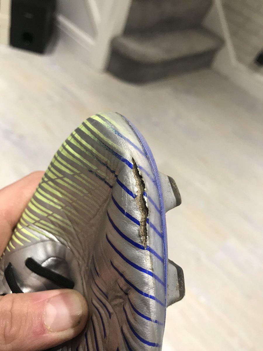 will_nev's tweet photo. @nikefootball very disappointed in my new vapors, only took a couple of games before they split in 2 places! https://t.co/JoFzTRoOp1
