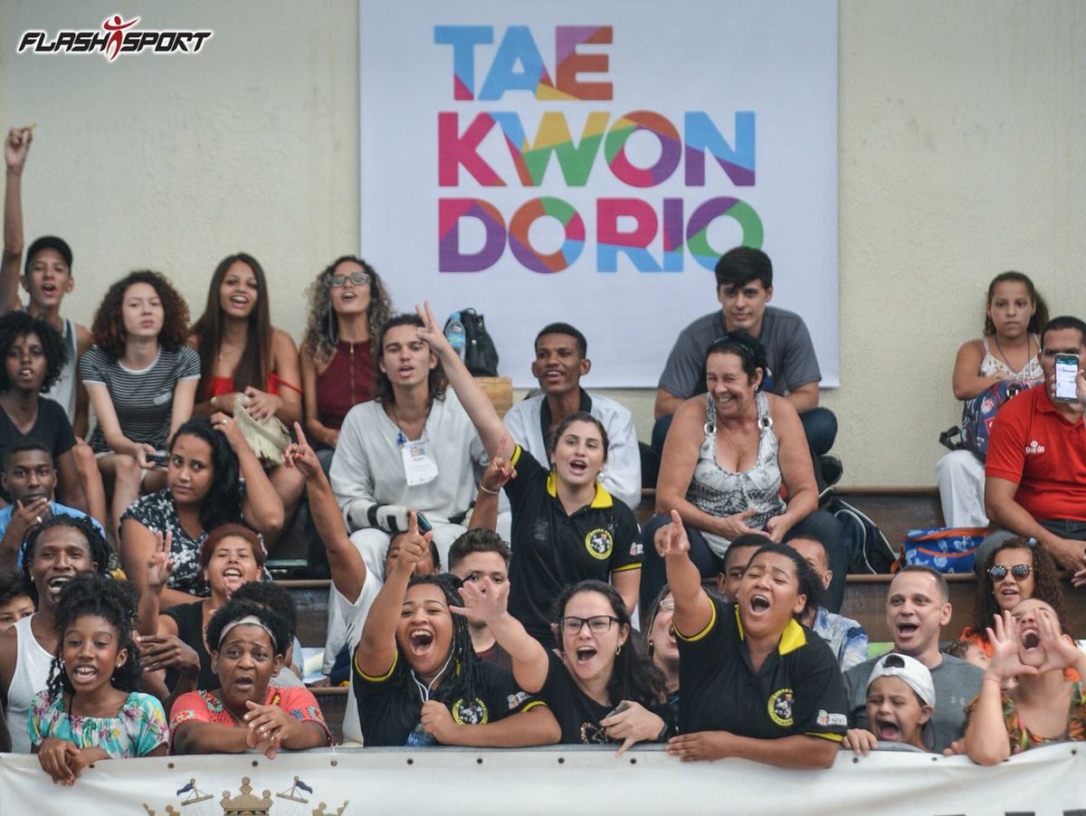 jacque_santoss's tweet photo. Olha nos ai😍👊 
caramba como e bom fazer parti  dessa equipe..❤ nem tenho  palavra paea descrever  sobre ontem.. nós somos a melhor equipe. #garracaxiastkd #melhorequipe #campeonatonocefam #tkaewondorio #todosdeparabens #tkdrio https://t.co/cRpmkOyihZ